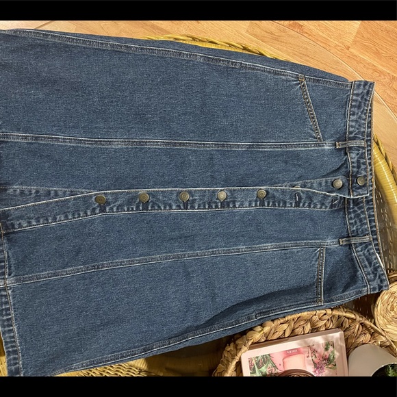 Old navy denim skirt - Picture 2 of 6